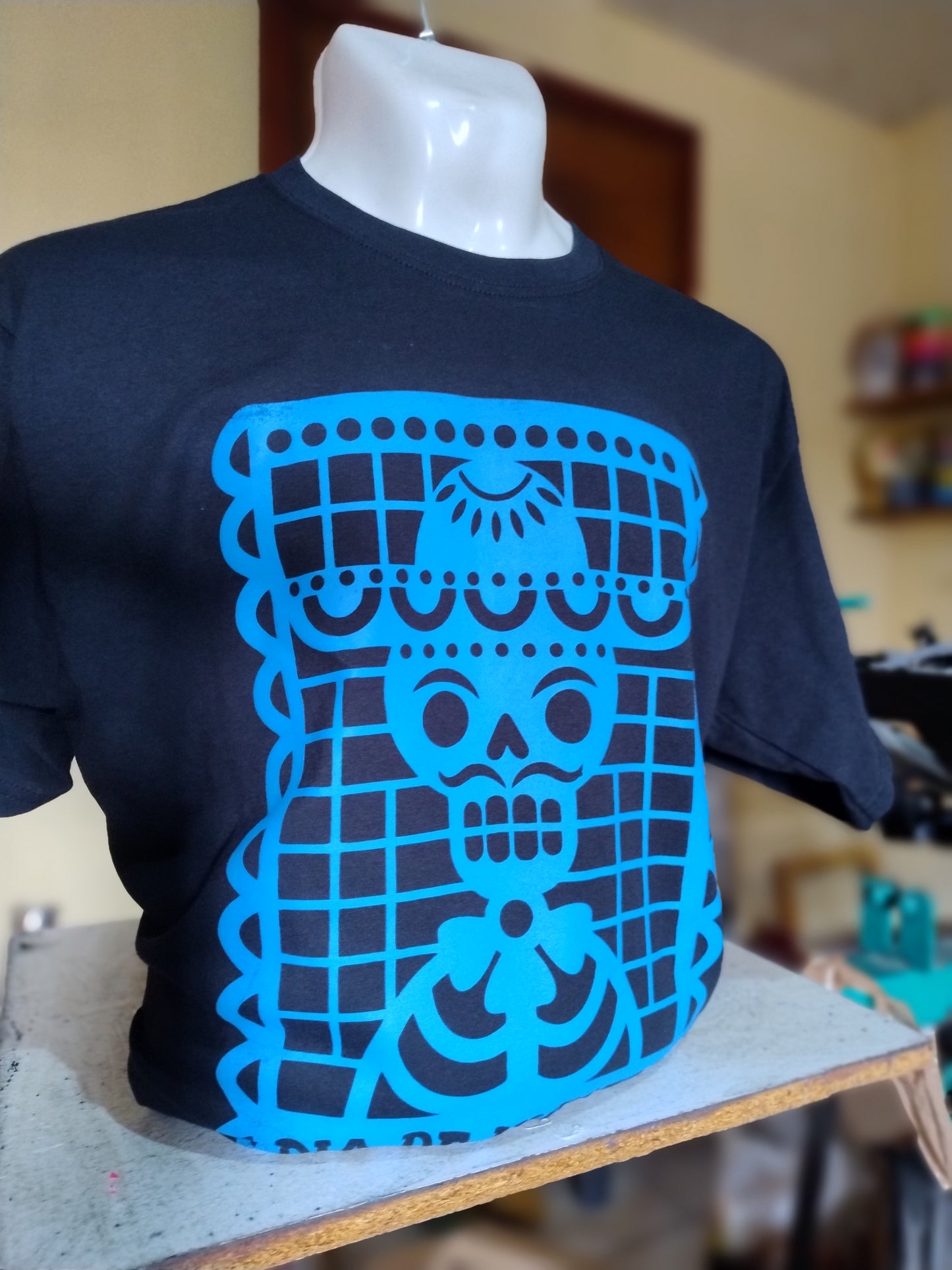 Papel Picado en Azul Fluorecente - Dia de Muertos 2024